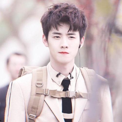 圈内八卦爆料任豪,揭秘娱乐圈新晋小生背后的神秘故事